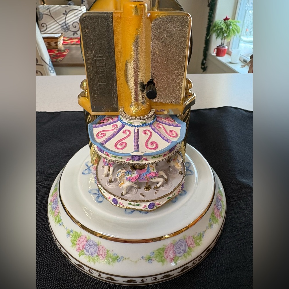 Price Drop🔥🔥Franklin Mint”The Carousel Anniversary Clock” A Collectible Item - Picture 9 of 13